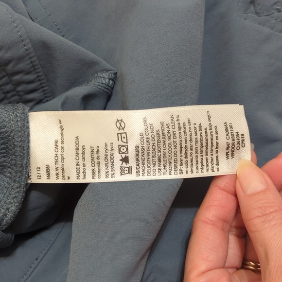 Eddie Bauer Tech ‎Capri Pants Color Teal Size 12 - Picture 15 of 15